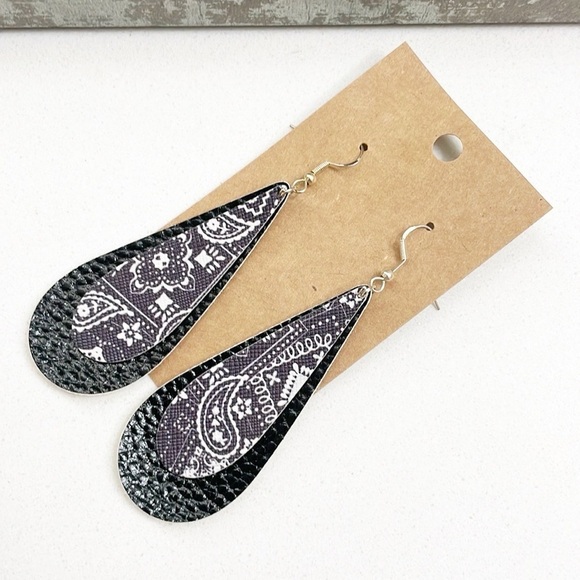 Paisley print teardrop hand made earrings - Picture 1 of 2